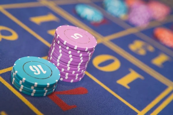 mpored mobile app interface showing live-dealer tables and sportsbook